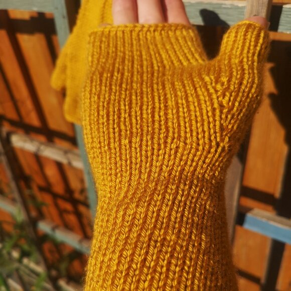 Handmade Knitted Fingerless Seamless Texting Gloves Mittens golden yellow  Gift - Picture 4 of 9